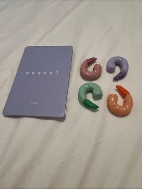 CJ Hendry Pastel Shrimp beads (4 beads total)